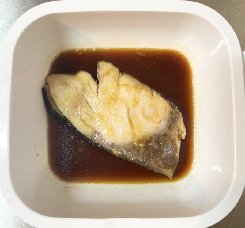 レンジで2分加熱した後のブリの写真