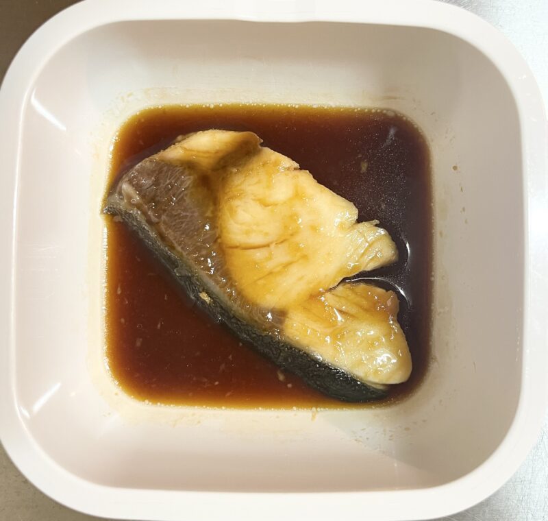 レンチンでパサつかず照りが出たブリの照り焼きの仕上がり