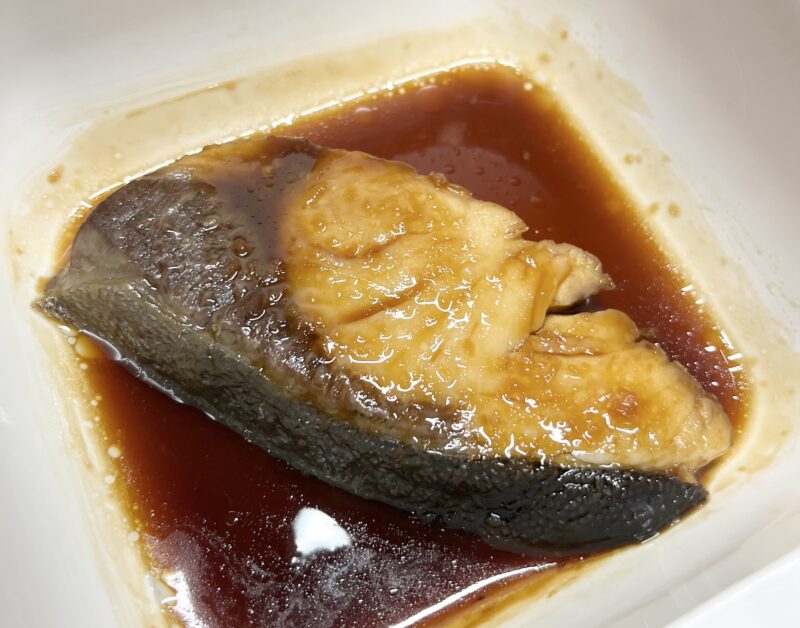 【レンジで簡単3分】甘辛ダレが絡んだふわふわブリの照り焼きの完成写真