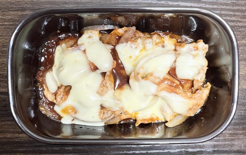 レンジだけで完成した、とろ～りチーズのタッカルビ風豚こま。節約できる豚こま肉を使ったメインディッシュ。