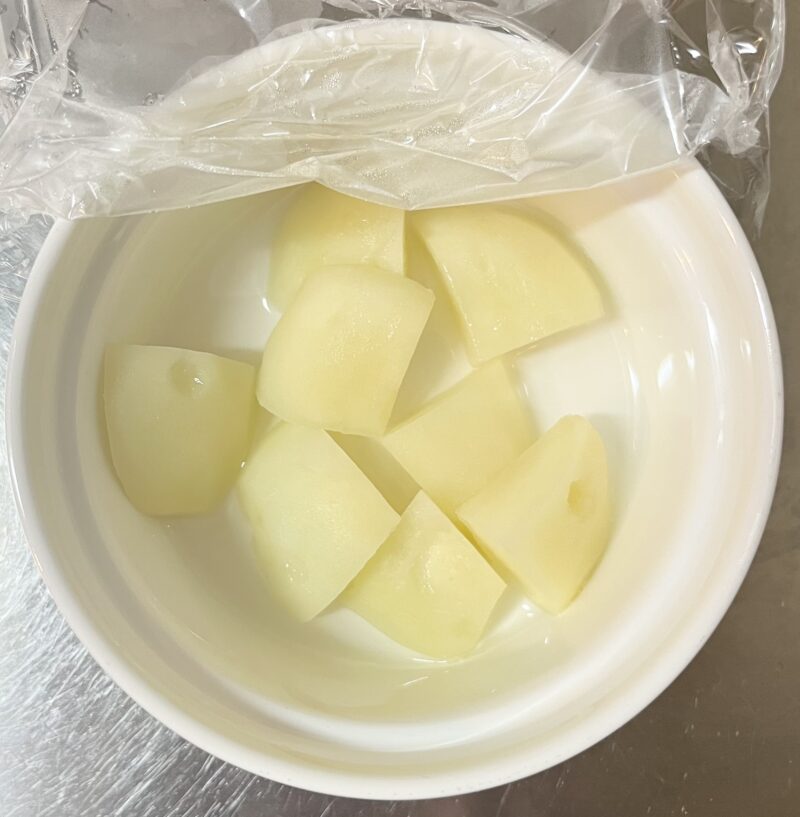 レンジで1分20秒〜2分加熱した後のじゃがいも