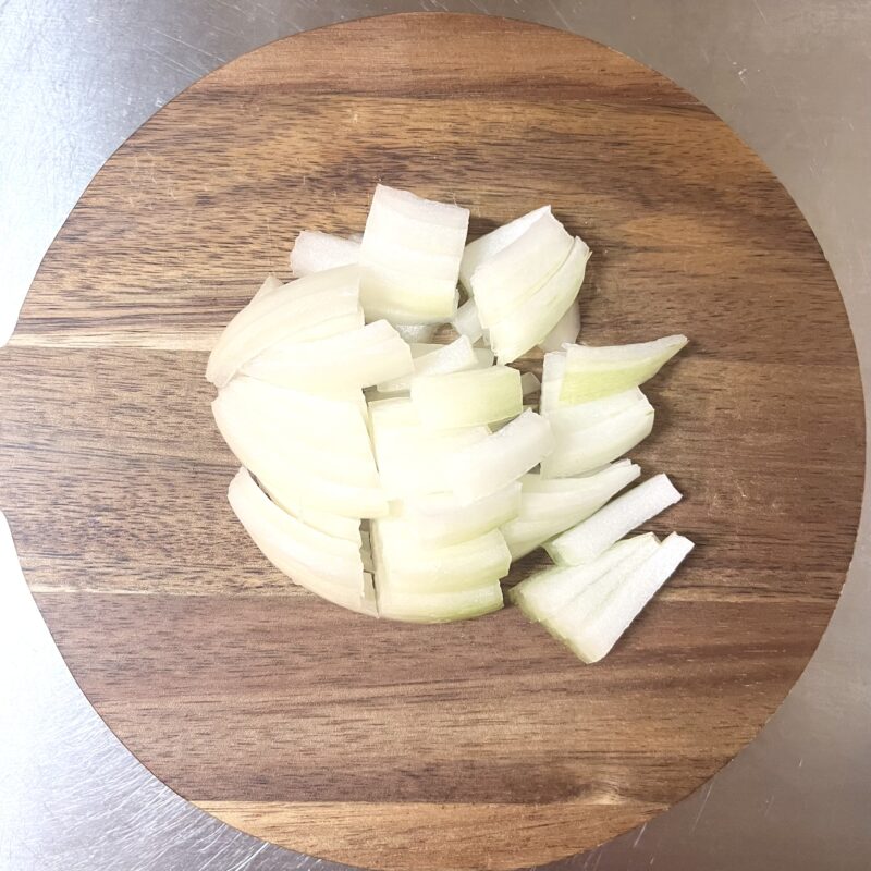 玉ねぎを食べやすい大きさに切った様子