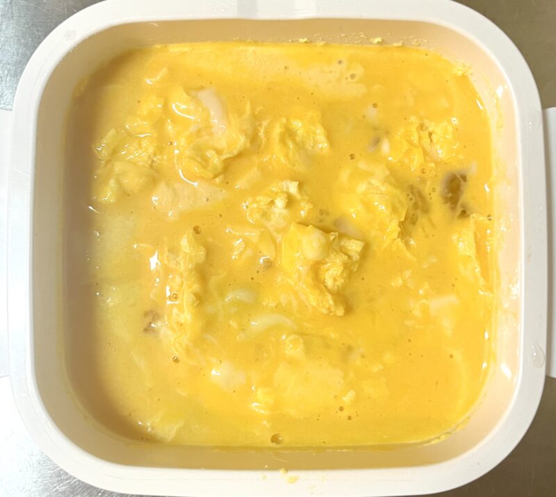 卵の部分だけ混ぜた2回目の加熱前のオムライス