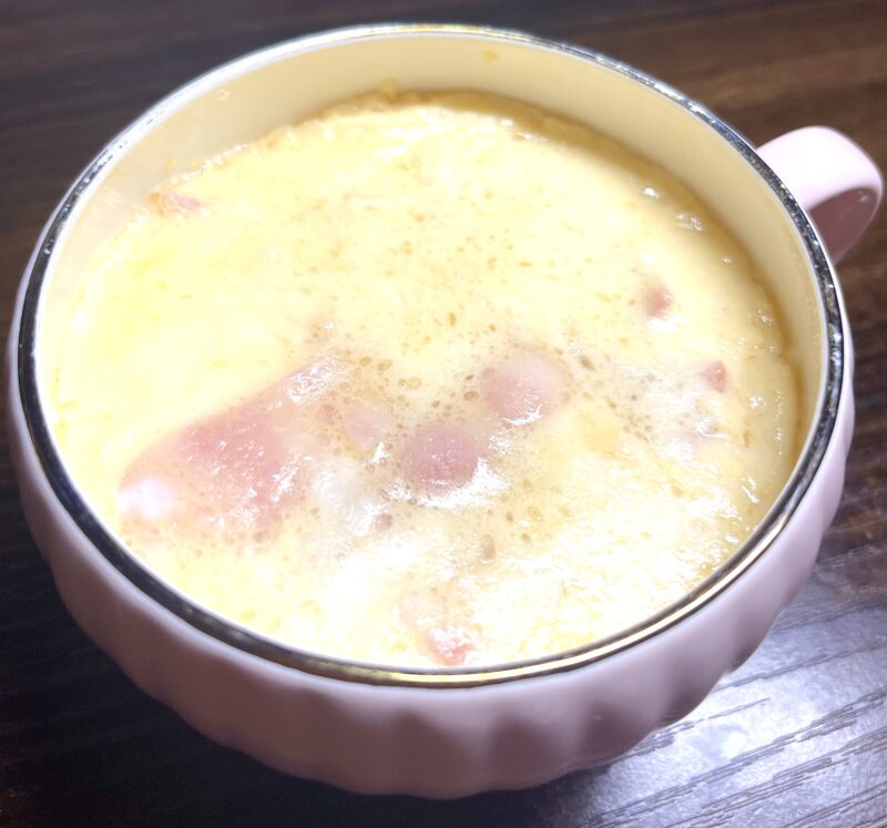電子レンジで作った、ベーコンととろけるチーズが入った洋風茶碗蒸し