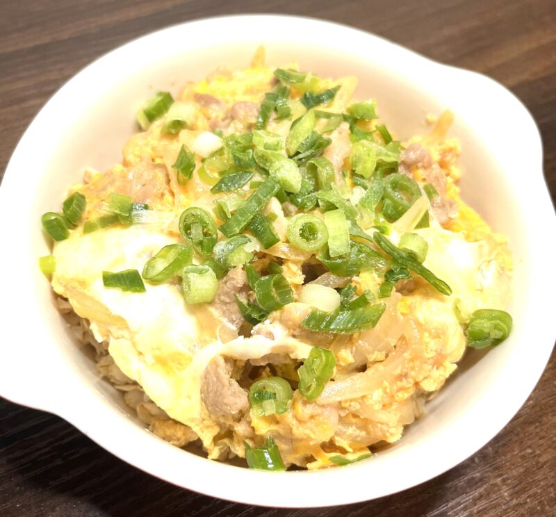 レンジで簡単4分！お肉が柔らかい豚たま他人丼（豚丼）